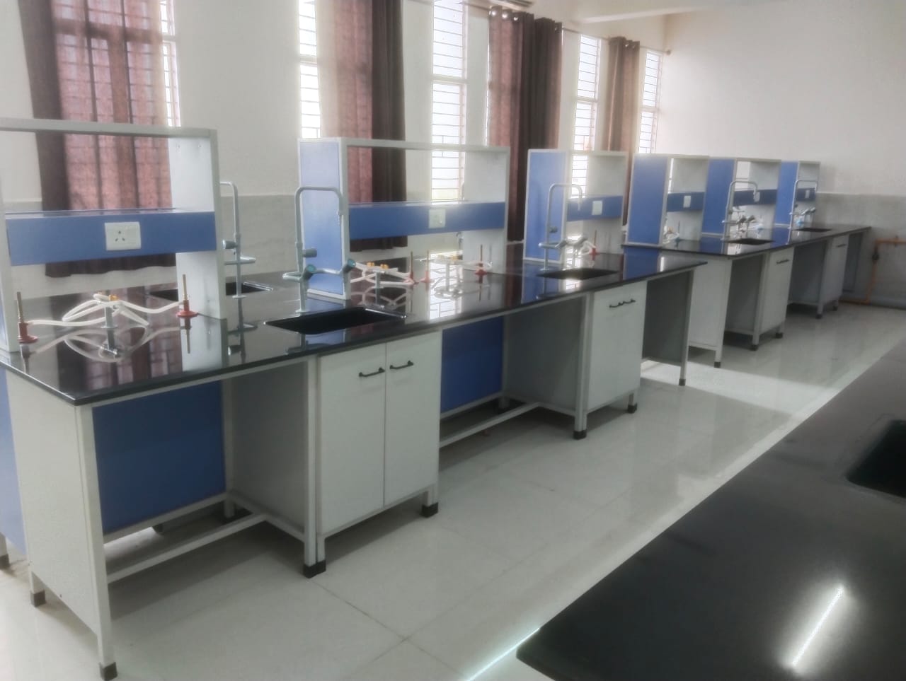 Physics Lab Furniture by I.S. LabCare Technologies