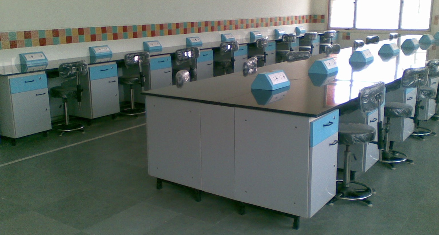 Composite Lab Furniture by I.S. LabCare Technologies