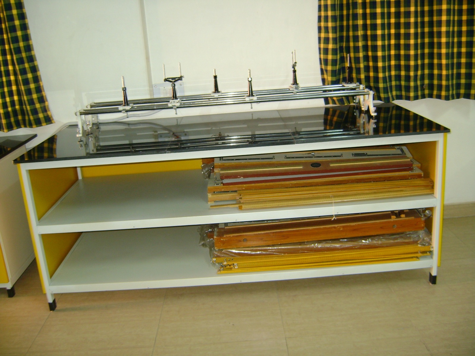 Apparatus Table Manufacturer - I.S. LabCare Technologies