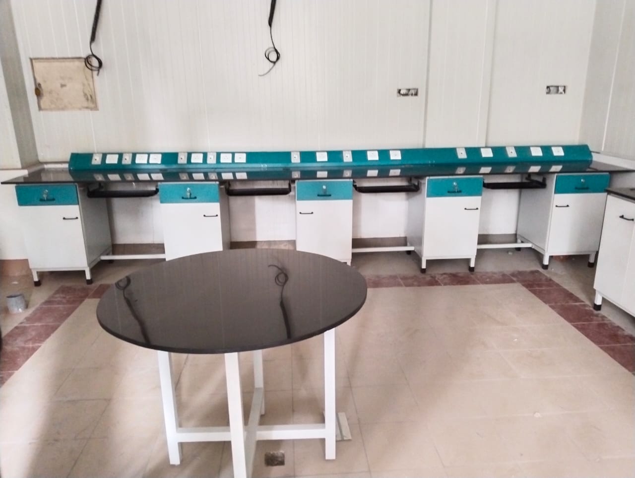 Industrial Laboratory Furniture Workspace